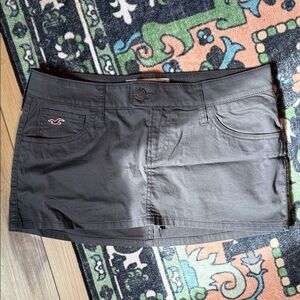 IF NOT SOLD TODAY 3/12/26 I WILL BE DONATING !!!
HOLLISTER Mini Skirt with Logo